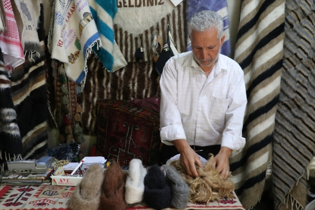 Siirt'in meşhur tiftik battaniyesine 50 yılını verdi